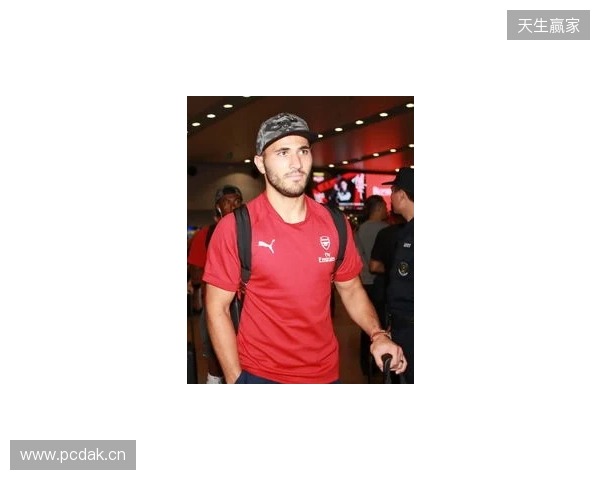 英超官方晒出图片：阿森纳U15全员抵达北京