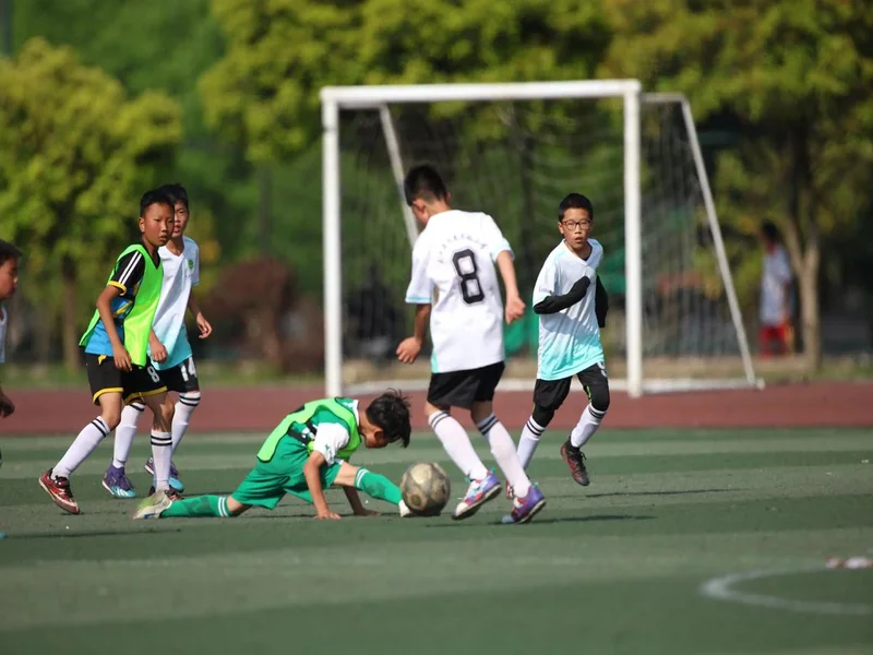 齐尔克泽晒在家看直播照片:我的天哪!!多古太牛了!